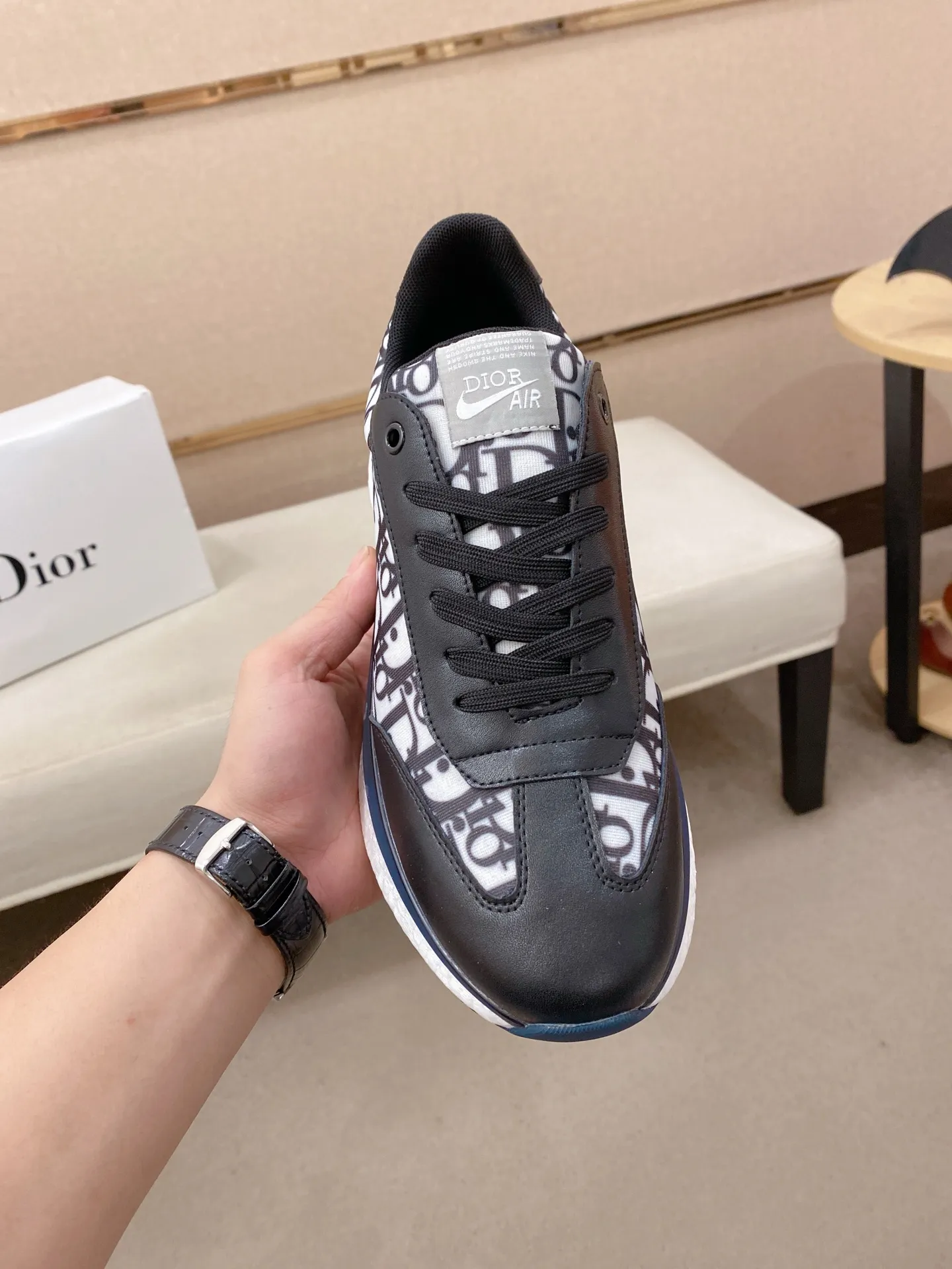 Men's shoes💰 462💰🇮🇹🇮🇹Dior d The new model is on sale at the same time at the counter. The upper 🇮🇹 is imported Italian first-layer cowhide, and the lining is fully imported sheepskin 💪💪. It is a complete 1⃣️ to 1⃣️ replica 🇮🇹💪💪, ⚠ Sole: The original sole is specially provided by the original factory. The exclusive movable molded sole is super comfortable. ⚠Original factory single goods, 🔍🔍high quality, you can enter and leave the counter at will, welcome to compare⚠. Code number:38-44